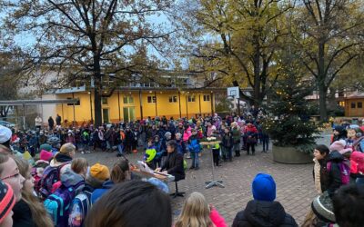 Adventssingen im Schulhof