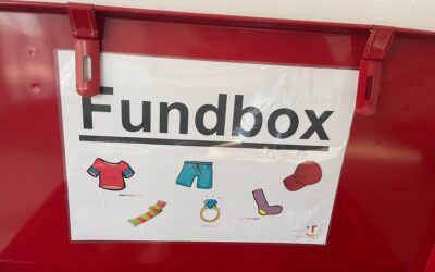 Stirumschule spendet zurückgelassene Fundstücke an die AWO Schatzkiste