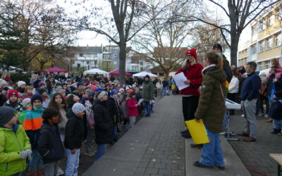 Wichtel überall – 1.Wichtelmarkt der Stirumschule begeistert Klein und Groß